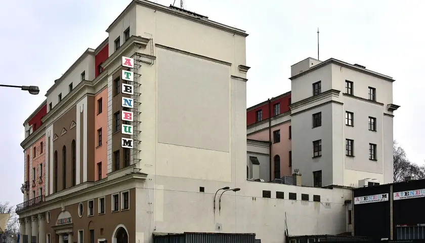 Teatr Ateneum im. Stefana Jaracza w Warszawie, budynek z charakterystycznym neonem.