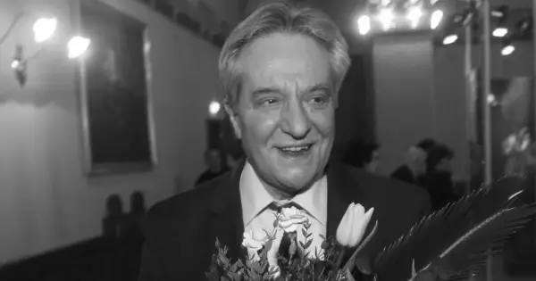 Uśmiechnięty Jerzy Grałek z bukietem kwiatów. Nieznana jest przyczyna, na co zmarł.
